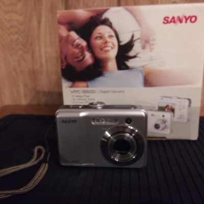 Sanyo VPC 5500 digital camera