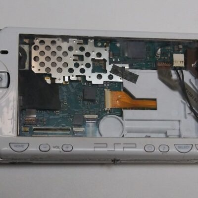 White PSP 2000 (for parts)