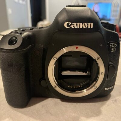 Canon EOS 5d mark III Digital Camera with bag