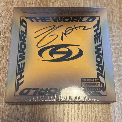 ATEEZ Hongjoong signed and sealed Movement album