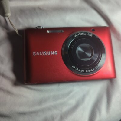 Samsung Digital Camera, HD with Zoom Lens