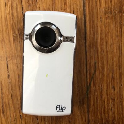 Cisco Flip MinoHD Video Camera 4 GB 1 Hour Recording Silver