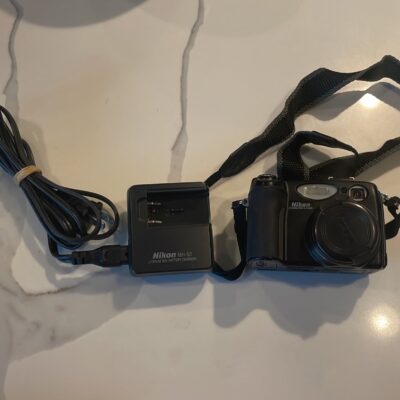 Nikon Coolpix 5400 5.1MP Digital Camera With Charger