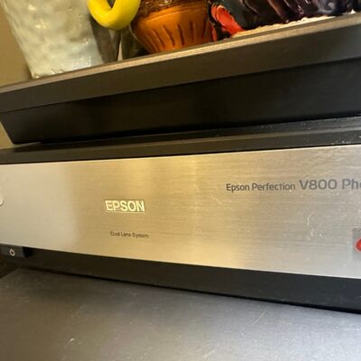Epson V800 photo scanner like new