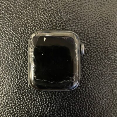 Apple Watch SE 40 mm in Space Gray