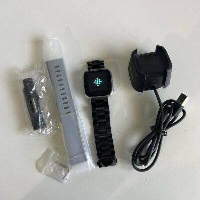 Fitbit Versa FB 504 Smart Watch Fitness Activity Tracker Charger & 2 Bands