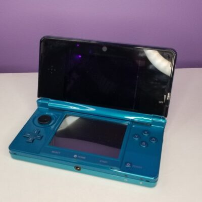 NON WORKING/FOR PARTS ONLY Aqua Blue 3DS Turns on, not working READ DESCRIPTION!