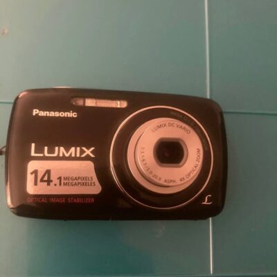 Panasonic LUMIX DMC-S3-14.1 MP Digital Càmera-SD Card & Charger -Tested Mint